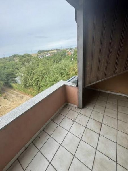Trier Wohnen über den Dächern von Trier – 4 Zimmer, Süd-Balkon, Garage & großer Dachraum Wohnung kaufen