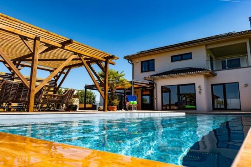Wincheringen Luxusvilla mit Infinity-Pool & unverbaubarem Moselblick bis nach Luxemburg Haus kaufen