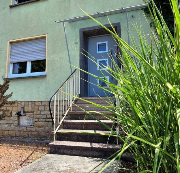 Wiltingen Bezugsfertiges Raumwunder in Wiltingen: 5 ZKB, ca. 100 m², renov., 4 Stellplätze/Garagen incl. großem Gartengrundstück Haus