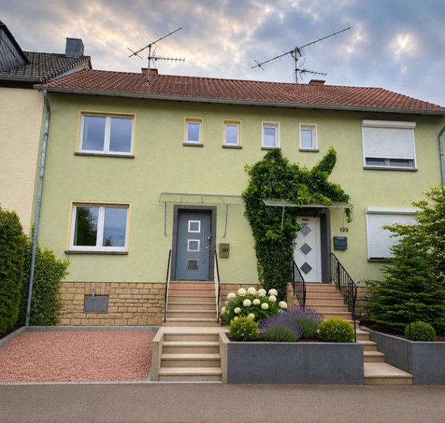 Wiltingen Bezugsfertiges Raumwunder in Wiltingen: 5 ZKB, ca. 100 m², renov., 4 Stellplätze/Garagen incl. großem Gartengrundstück Haus