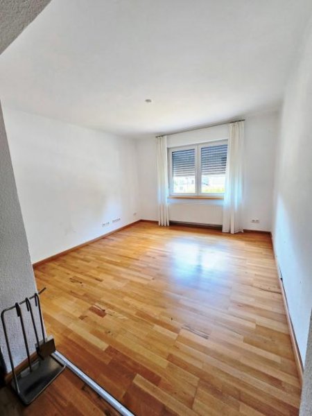 Wiltingen Bezugsfertiges Raumwunder in Wiltingen: 5 ZKB, ca. 100 m², renov., 4 Stellplätze/Garagen incl. großem Gartengrundstück Haus