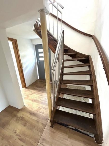 Altrich zwei Wohnhäuser und rd. 20.000 qm Land direkt am Haus (Nähe zur Stadt Wittlich 5 km) Haus kaufen