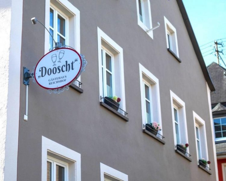 Kröv Hotel / Gästehaus an der Mittelmosel mit Vollausstattung, Betreiberwhg. Bar & hochwertig ausgestatteten Gästezimmern