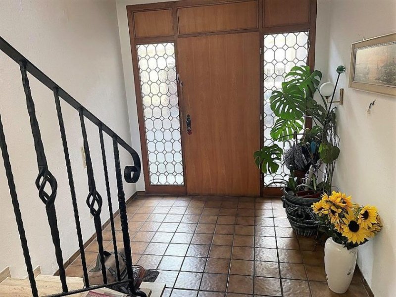 Kröv Wohnhaus mit 223 qm Wohnfl. / sehr schönem Garten und mit 149 qm Laden (Kröv-Mosel) Haus kaufen