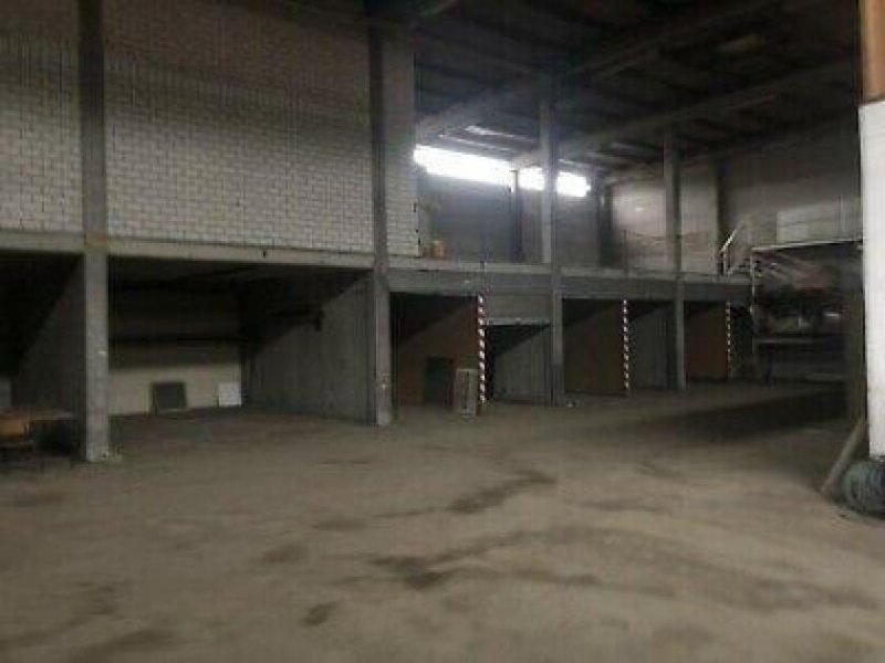 Daun Lagerhallen mit Freifläche in zentraler, verkehrsgünstiger Lage. Gewerbe kaufen