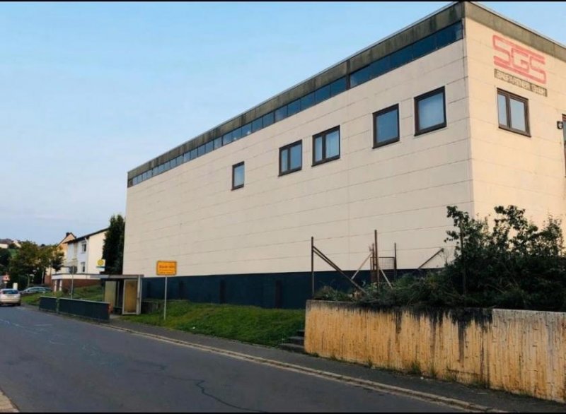 Daun Lagerhallen mit Freifläche in zentraler, verkehrsgünstiger Lage. Gewerbe kaufen