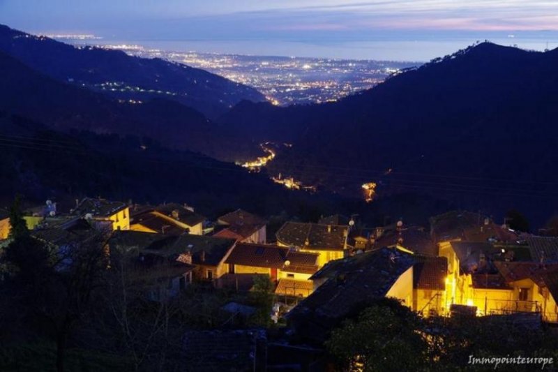 Giustagnana Seravezza Alleinlage mit Meerblick - Landhaus mit viel Land und phantastischem Meerblick Haus kaufen