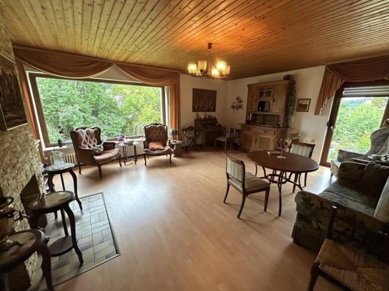 Kirchberg (Hunsrück) Einfamilienwohnhaus im kleinen Ort Nähe Kirchberg (2,5 km) mit großem Garten u. Garage Haus kaufen