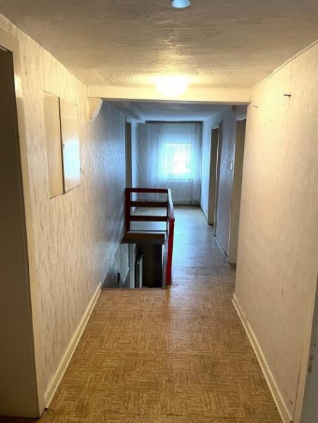 Lindenschied Wohnhaus (eheml. Bauernhof) mit sehr viel Platz / Lager / Hallen auch für Handwerker geeignet Haus kaufen