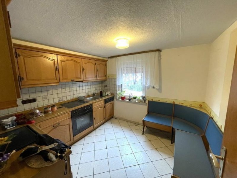 Lindenschied Wohnhaus (eheml. Bauernhof) mit sehr viel Platz / Lager / Hallen auch für Handwerker geeignet Haus kaufen