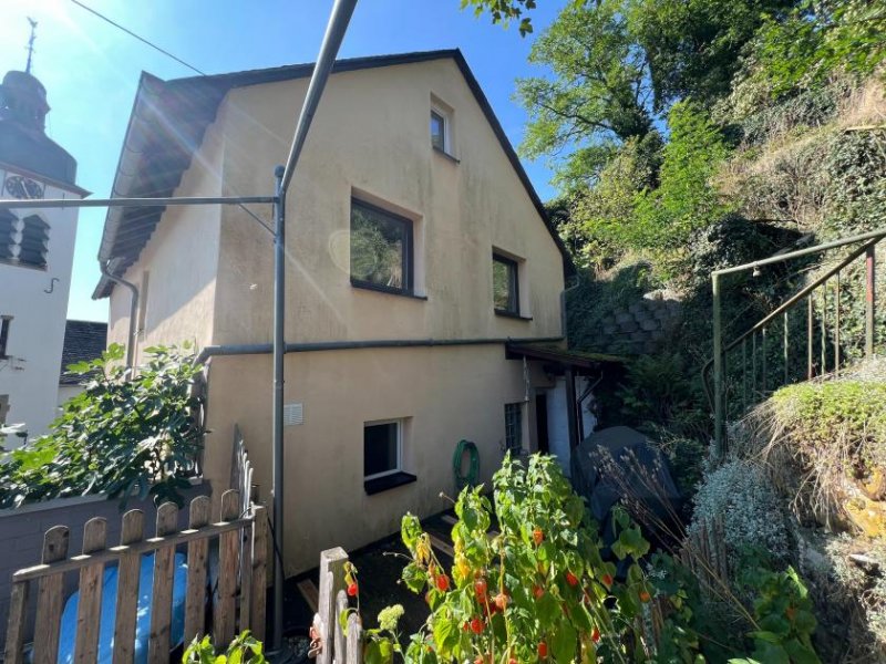 Gemünden (Rhein-Hunsrück-Kreis) PREISREDUZIERUNG! Großzügiges, gepflegtes Einfamilienhaus in Gemünden/Hunsrück zu verkaufen. Haus kaufen