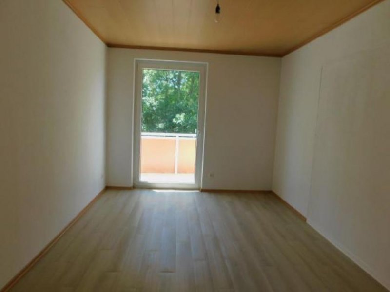 Idar-Oberstein 4-Zimmer-Eigentumswohnung 84m² mit Balkon & Fernblick – sofort bezugsfrei in Idar-Oberstein Wohnung kaufen