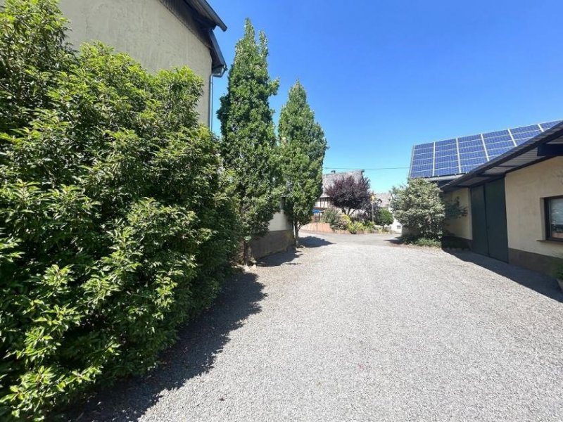 Macken Wohnhaus mit großen Lagerräumen und Parkflächen (für Handwerksbetrieb geeignet) mit Photovoltaik 9 kWp Haus kaufen