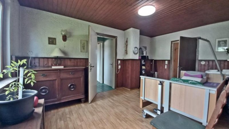 Puderbach Handwerker willkommen: Sanierungsbedürftiges Ein- bis Zweifamilienhaus (Doppelhaus) Haus kaufen