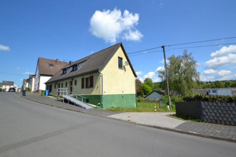 Puderbach Handwerker willkommen: Sanierungsbedürftiges Ein- bis Zweifamilienhaus (Doppelhaus) Haus kaufen