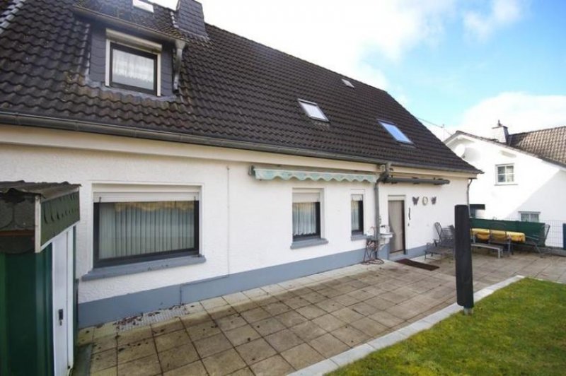 Niederelbert Niederelbert, familienfreundliches Wohnhaus in herrlicher Ortsrandlage *VIRTUELLE 360° BESICHTIGUNG AUF ANFRAGE* Haus kaufen