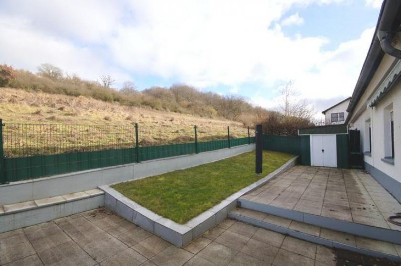 Niederelbert Niederelbert, familienfreundliches Wohnhaus in herrlicher Ortsrandlage *VIRTUELLE 360° BESICHTIGUNG AUF ANFRAGE* Haus kaufen