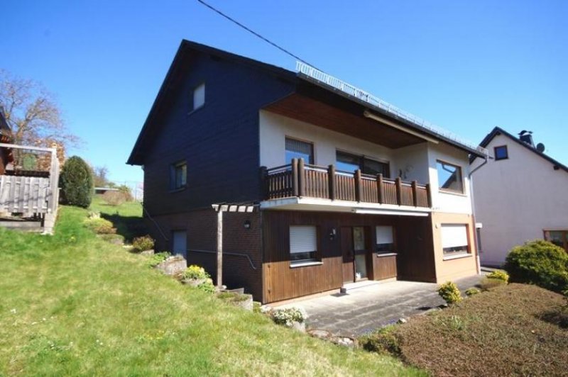 Niederelbert Niederelbert, solides Wohnhaus mit herrlichem Blick in beliebter Lage *VIRTUELLE 360° BESICHTIGUNG AUF ANFRAGE* Haus kaufen