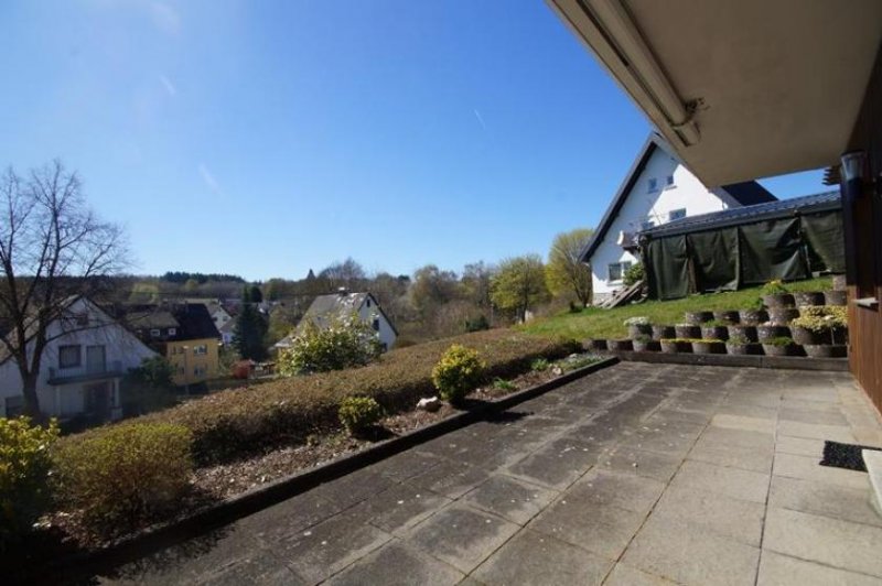 Niederelbert Niederelbert, solides Wohnhaus mit herrlichem Blick in beliebter Lage *VIRTUELLE 360° BESICHTIGUNG AUF ANFRAGE* Haus kaufen