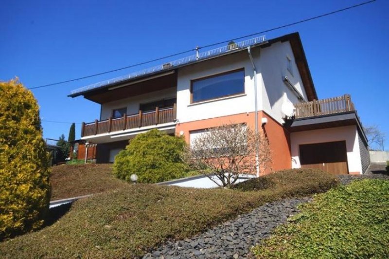 Niederelbert Niederelbert, solides Wohnhaus mit herrlichem Blick in beliebter Lage *VIRTUELLE 360° BESICHTIGUNG AUF ANFRAGE* Haus kaufen