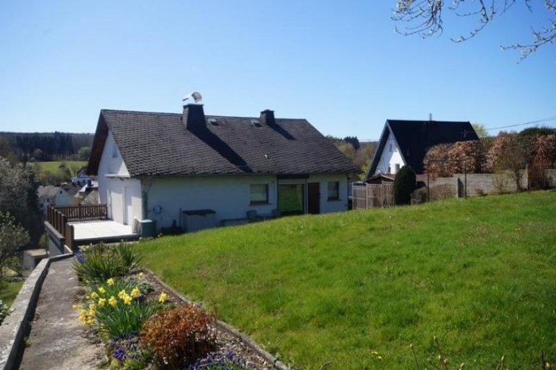 Niederelbert Niederelbert, solides Wohnhaus mit herrlichem Blick in beliebter Lage *VIRTUELLE 360° BESICHTIGUNG AUF ANFRAGE* Haus kaufen