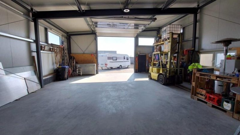 Beuren Eifel / Wohnhaus (75qm) mit Fernsicht, Halle (230qm) und Garagen (45qm) im ruhigen Gewerbegebiet -Top Lage- Haus kaufen