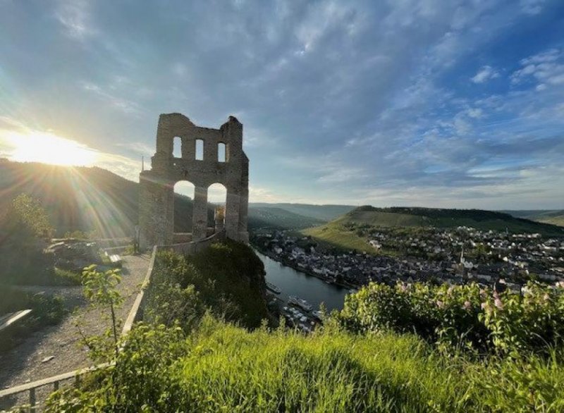 Traben-Trarbach exzelentes Baugrundstück 933 qm (erschlossen) in Traben mit Fernsicht über die Mosel und Weinberge Grundstück kaufen