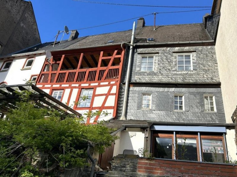 Enkirch historisches Fachwerk-Winzer-Haus mit Weinbergsblick über die Mosel Haus kaufen