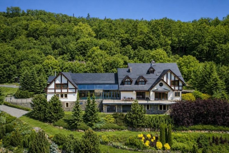 srebna Góra Einzigartiges Bergresort mit Villa und Wellnessbereich – Hotelpotenzial in Polen Gewerbe kaufen
