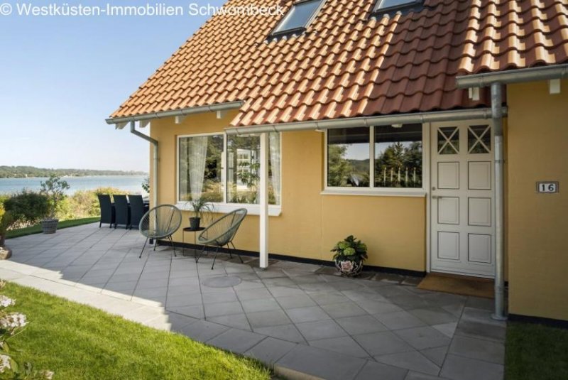 Svendborg Liebhaberobjekt!- Wunderschönes Landhaus, direkt am Wasser! Haus kaufen