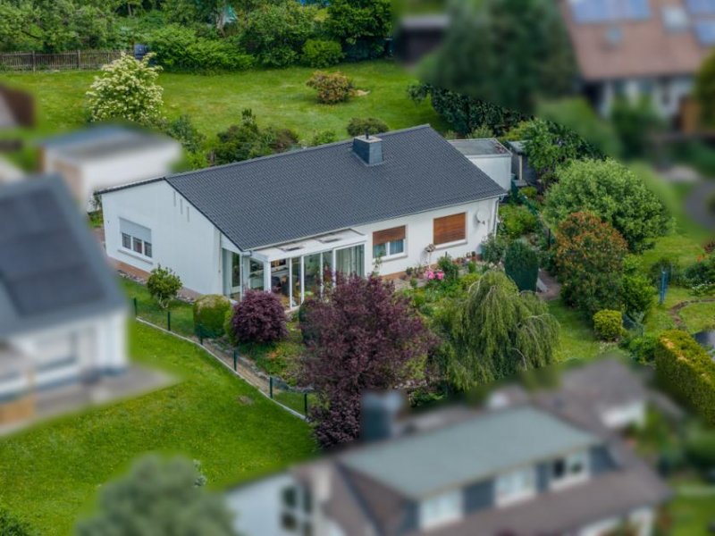 Bad Laasphe ++ KRAG Immobilien ++ Freistehendes Haus mit Wintergarten und Vollkeller für Individualisten ++ Haus kaufen