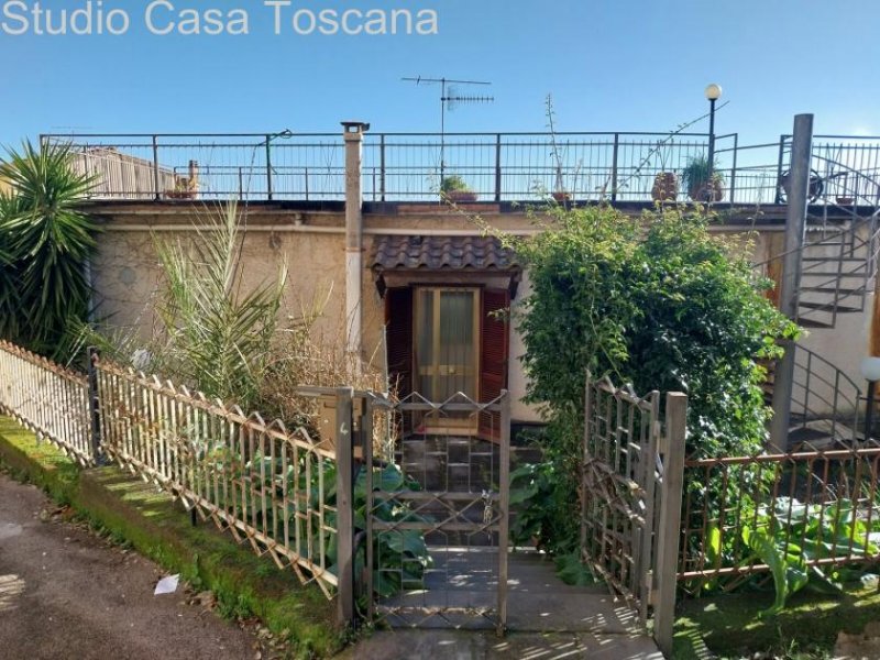 Caldana Großzügiges Wohnhaus mit Garten, Dachterrasse und fünf Garagen Haus kaufen