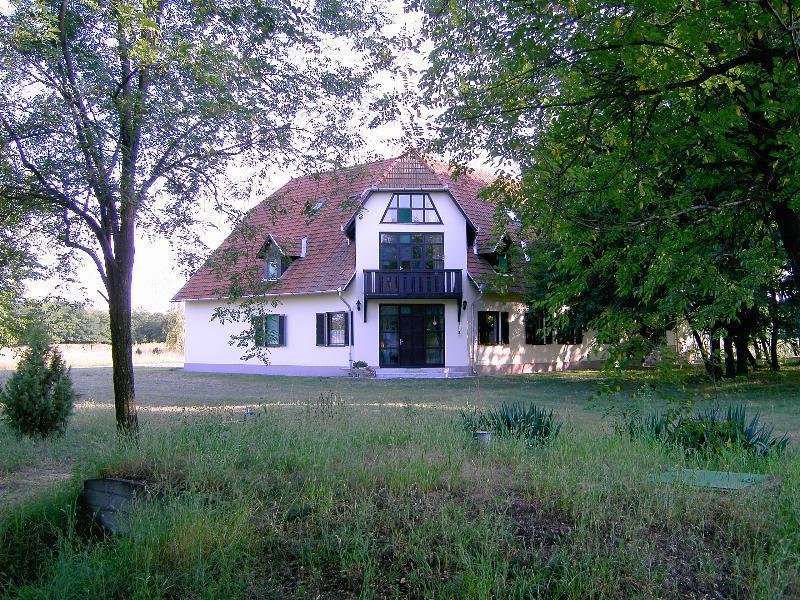 Jakabszállás Gepflegtes Appartementhaus im guten Zustand ohne Käuferprovision Gewerbe kaufen