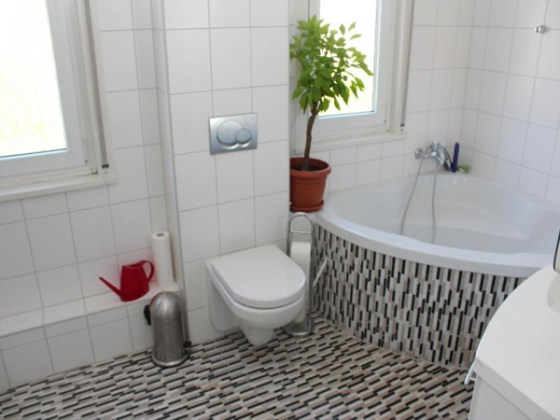 Karben Karben. Schickes, freistehendes Einfamilienhaus in traumhaft schöner Lage mit Garten und Garage. Haus kaufen