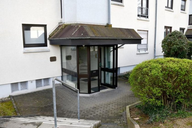 Bad Homburg **RESERVIERT** Ansprechende 3-Zimmer-Eigentumswohnung mit Sonnenbalkon und Tiefgaragenstellplatz in Bad Homburg vor der Höhe