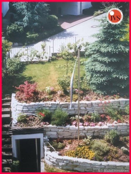 Friedrichsdorf (Hochtaunuskreis) ** Kapitalanlage **
5 Zi. - RMH, inkl.1 Garage plus 2 Stellplätze im Freien -
ELW im DG! Haus kaufen