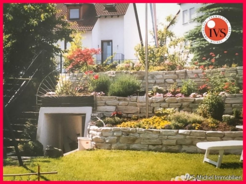 Friedrichsdorf (Hochtaunuskreis) ** Kapitalanleger gesucht **
5 Zi. - RMH, inkl.1 Garage plus 2 Stellplätze im Freien -
ELW im DG! Haus kaufen