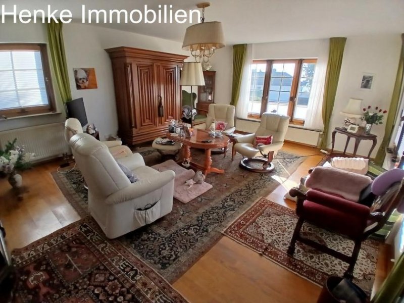 Glashütten SCHÖNER WALMDACH-WINKELBUNGALOW, 5 ZIMMER, 132,64 m² WFL, 122,51 m² NFL, 975 m² GRUNDSTÜCK, GARAGE, 2 PKW-ABSTELLPLÄTZE
