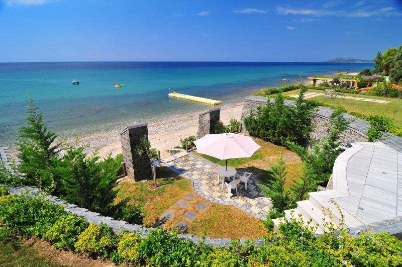 Nea Skioni Chalkidiki Einmalige Luxus Super Villa vor dem Strand in Chalkidike mit einziger Architektonik Haus kaufen