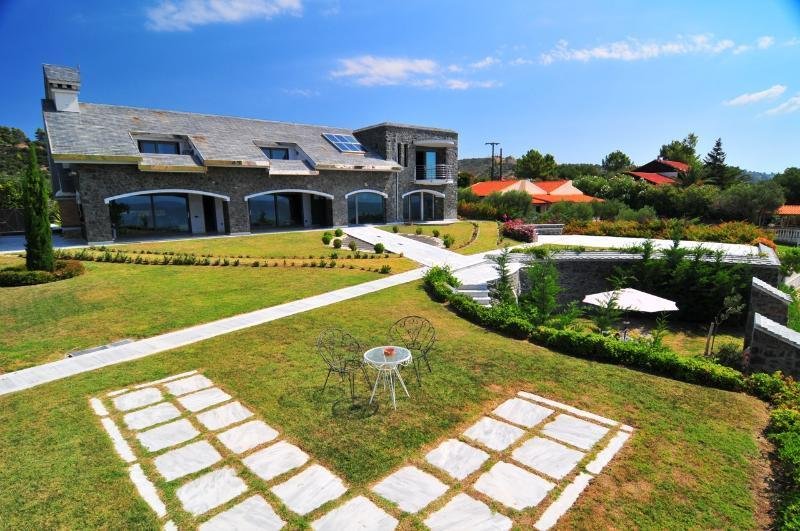 Nea Skioni Chalkidiki Einmalige Luxus Super Villa vor dem Strand in Chalkidike mit einziger Architektonik Haus kaufen
