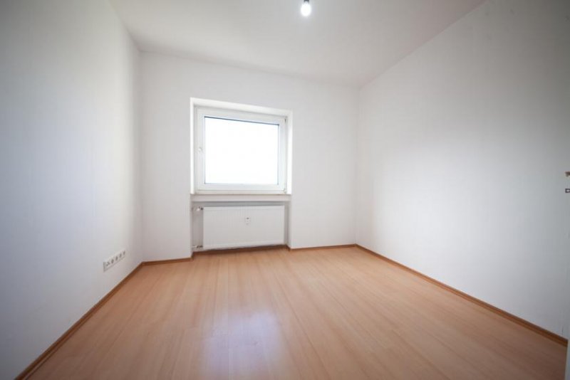 Rodgau DIETZ: Provisionsfreie 4 Zi. ETW im 5. OG mit Aufzug, Loggia, Keller, eigener Garage! SOFORT FREI! Wohnung kaufen