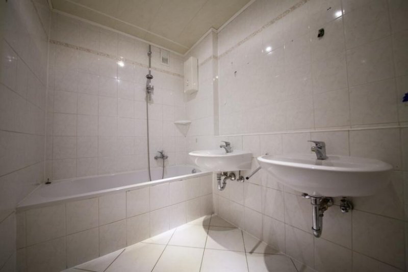 Rodgau DIETZ: Provisionsfreie 4 Zi. ETW im 5. OG mit Aufzug, Loggia, Keller, eigener Garage! SOFORT FREI! Wohnung kaufen