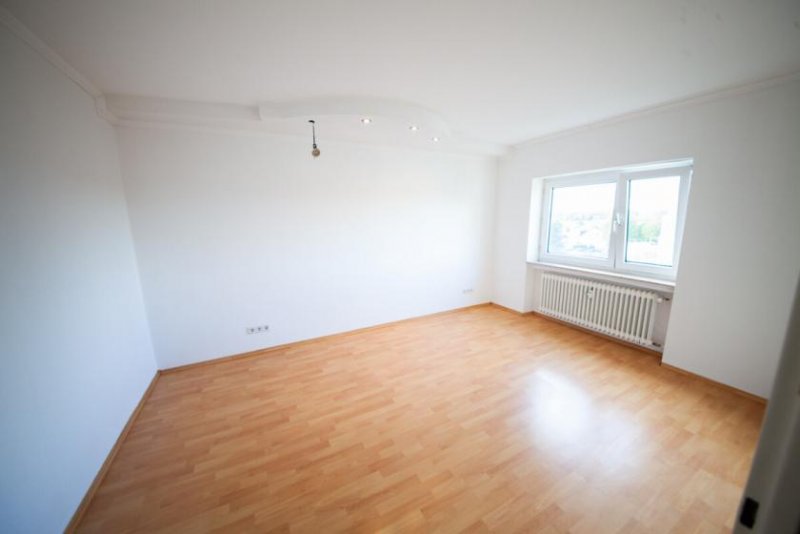 Rodgau DIETZ: Provisionsfreie 4 Zi. ETW im 5. OG mit Aufzug, Loggia, Keller, eigener Garage! SOFORT FREI! Wohnung kaufen