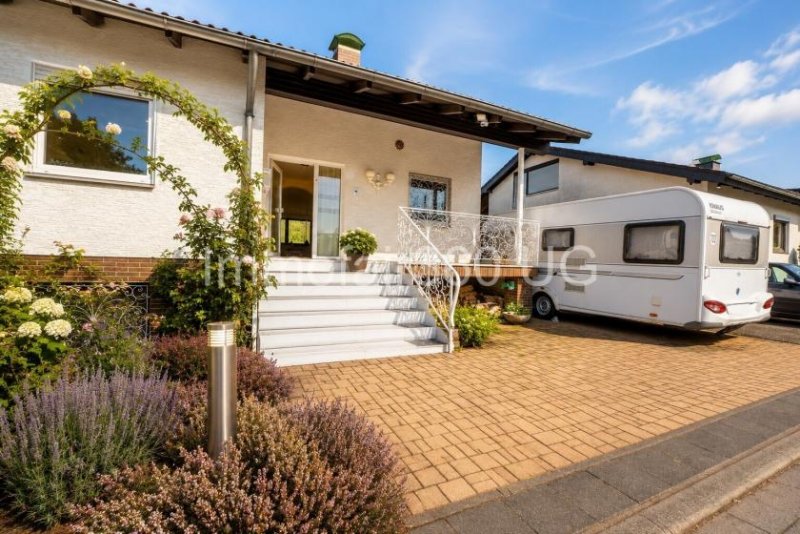 Rodgau Viel Platz für neue Ideen: Großzügiges Familienhaus mit Gartenidylle in Rodgau Haus kaufen