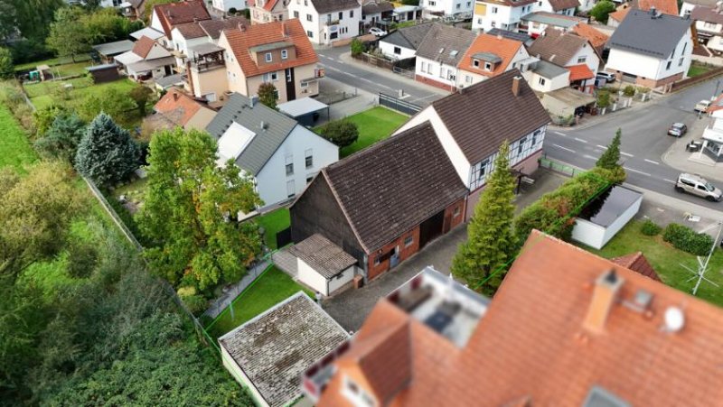 Hasselroth DIETZ: Geräumiges 1-2 Familienhaus mit großem Grundstück, Nebengebäude und Doppelgarage! Haus kaufen