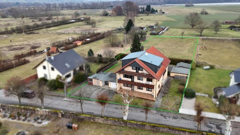 Hasselroth ***RESERVIERT***DIETZ: XXL 3 Familienhaus mit 3 Garagen - Ruhige Feldrandlage inkl. Wiesengrundstück Haus kaufen
