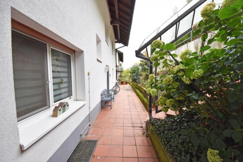 Bad Soden-Salmünster DIETZ: 2 bis 3 Familienhaus mit schönem Blick, Doppelgarage in Waldrandlage! 1 Wohneinheit frei! Haus kaufen