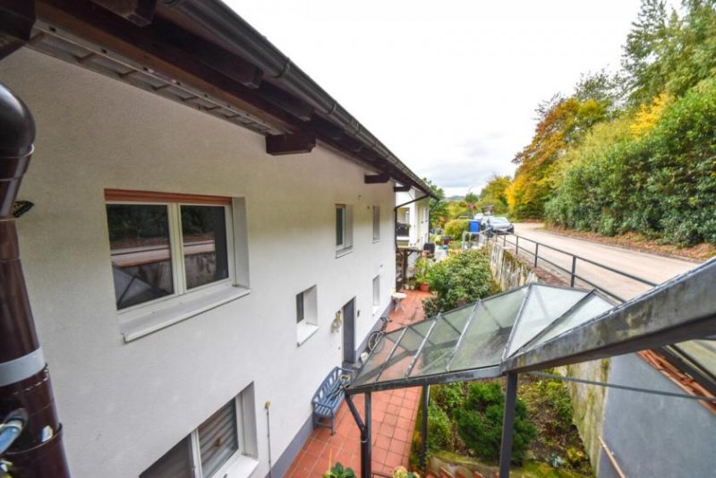 Bad Soden-Salmünster DIETZ: 2 bis 3 Familienhaus mit schönem Blick, Doppelgarage in Waldrandlage! 1 Wohneinheit frei! Haus kaufen