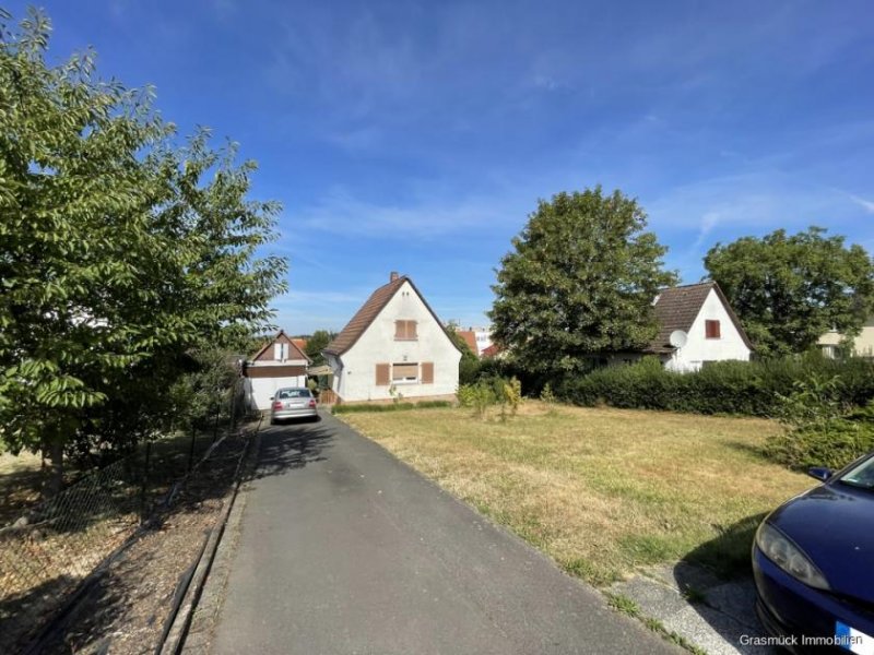 Büdingen Über den Dächern von Büdingen - Schönes Siedlerhaus mit großem Grundstück zu verkaufen Haus kaufen