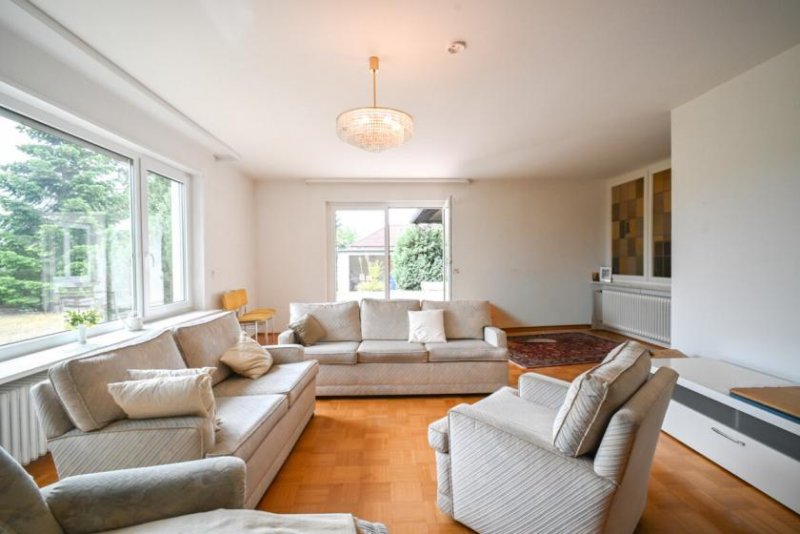 Großostheim DIETZ: Gepflegter Bungalow in direkter Feldrandlage mit Keller, Garage und viel Platz in Ringheim! Haus kaufen